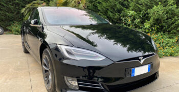 Noleggio Tesla Model S in Puglia